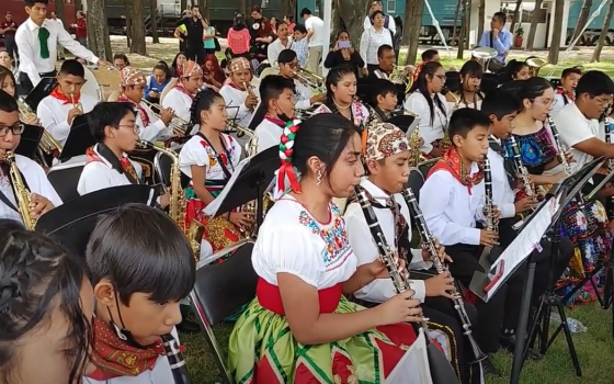 Video: Canción mixteca con los Semilleros de Banda del estado de Puebla