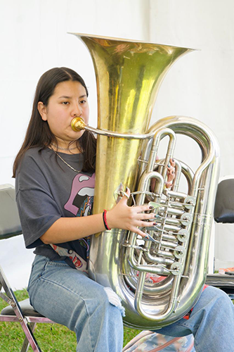 Entrada: El peso de una tuba me enseñó que no es impedimento para tocarla, aprendí que la fuerza de las mujeres resuena cuando se rompen estigmas