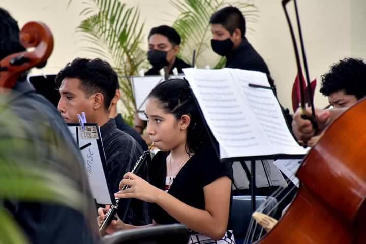 Entrada: Monserrat, oboísta originaria de Acapulco, Guerrero, aprendió a vencer el “no puedo” cuando toca junto a sus compañeros de la OSIM 