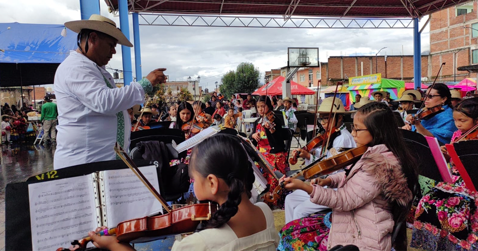 Entrada: Entre nuevas pirekuas, abajeños y sones tradicionales infancias y juventudes de Nurío, Michoacán, reafirman su identidad purépecha