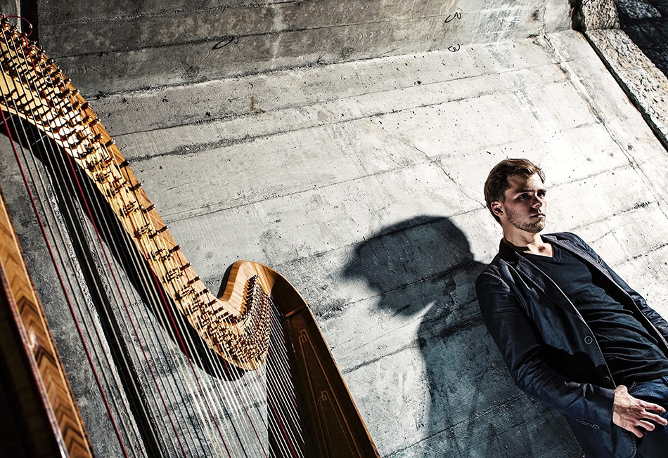 Entrada: “Después de 30 años de tocar el arpa, sigo explorando sus posibilidades sonoras; realmente es un instrumento sin límites”