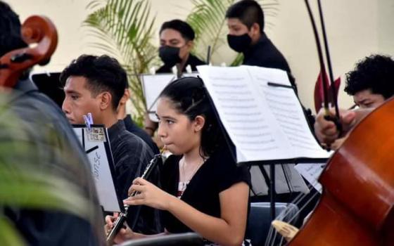 Monserrat, oboísta originaria de Acapulco, Guerrero, aprendió a vencer el “no puedo” cuando toca junto a sus compañeros de la OSIM 