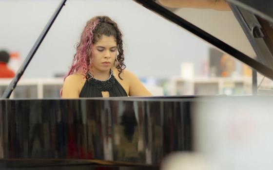 Mientras estudiaba artes visuales, me sentía incompleta; no imaginaba mi vida sin la música; fue así como decidí ser pianista