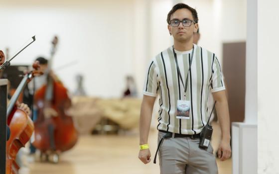 En 2008, la OSIM marcó su vida, llegó como violinista, pero aquí decidió estudiar flauta. Hoy retribuye lo aprendido como tutor  