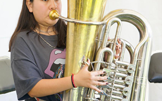 El peso de una tuba me enseñó que no es impedimento para tocarla, aprendí que la fuerza de las mujeres resuena cuando se rompen estigmas