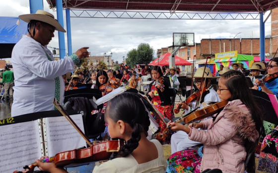 Entrada:Entre nuevas pirekuas, abajeños y sones tradicionales infancias y juventudes de Nurío, Michoacán, reafirman su identidad purépecha 