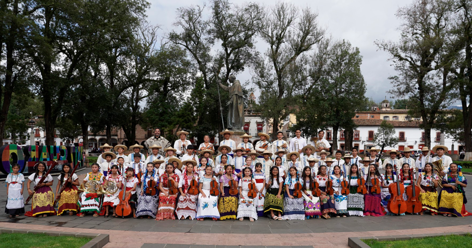 Prensa:SEMILLEROS CREATIVOS DE MÚSICA LLEVARÁN SONES ABAJEÑOS, PIREKUAS, DANZONES Y VALSES A LA 35ª FERIA DEL GERANIO, DE TINGAMBATO, MICHOACÁN